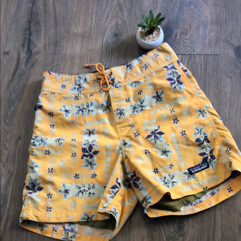 Patagonia VINTAGE  Yellow Floral SURF Board SHORTS Lined EUC Nylon